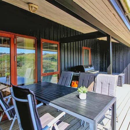 Essie - 250m From The Sea By Interhome